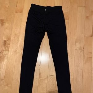 Lululemon Black Wonder Under leggings size 6